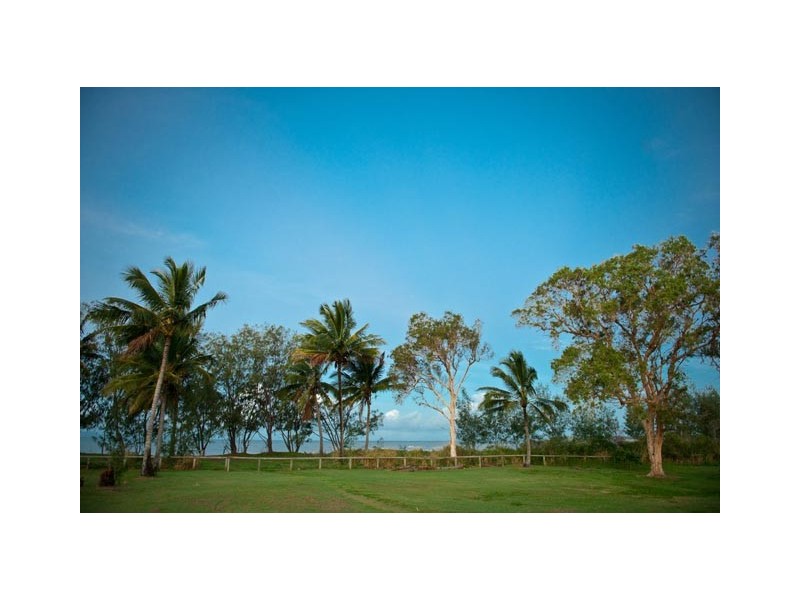 10 Whitesan Blue Terrace, Blacks Beach QLD 4740