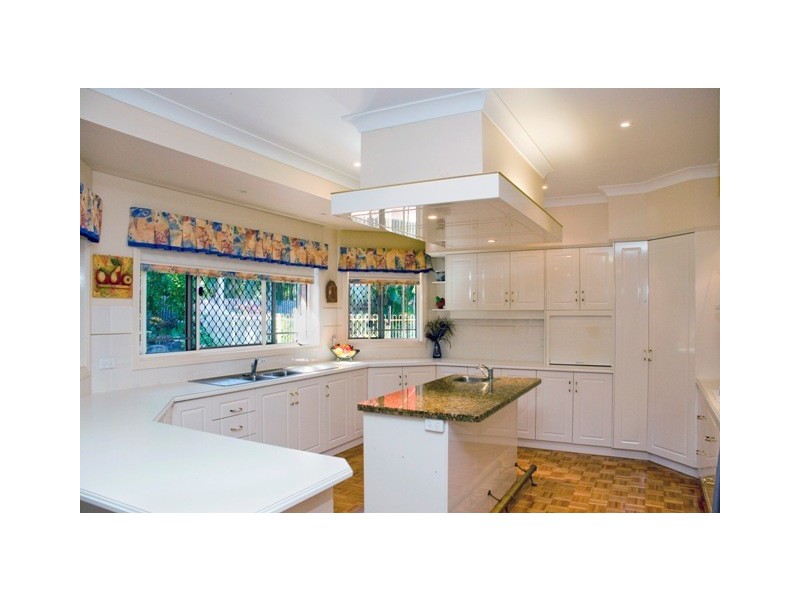 9 Ronnie Court, Rural View QLD 4740