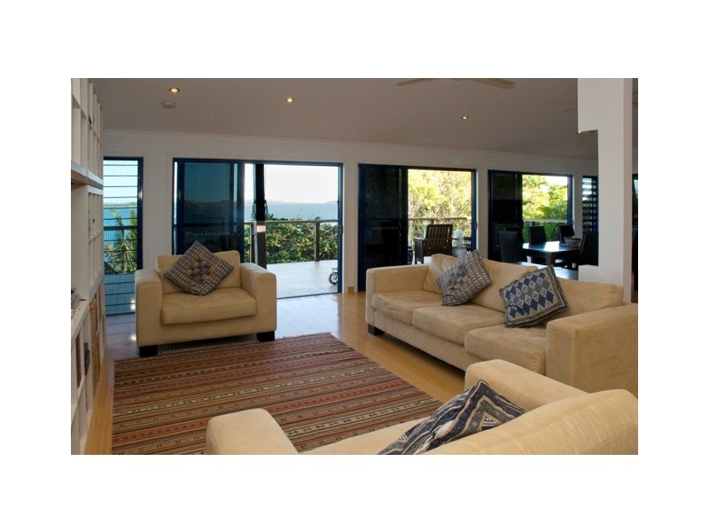 17 Albatross Street, Slade Point QLD 4740