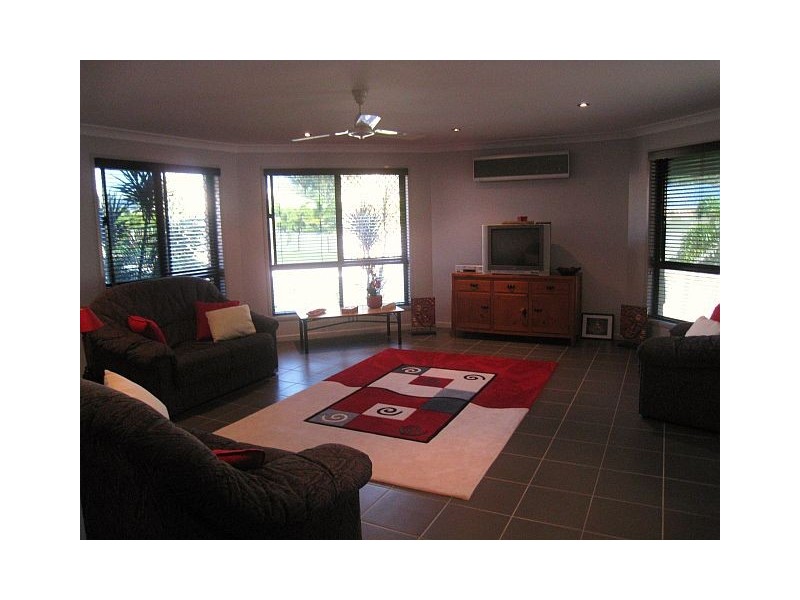 1 Orania Crt, Andergrove QLD 4740