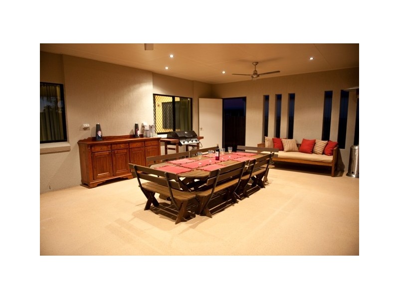 4 Malabar Ct, Glenella QLD 4740