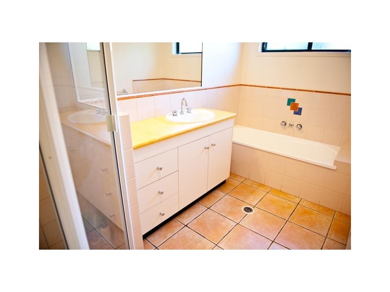 4 Royal Sands Blvd, Bucasia QLD 4750