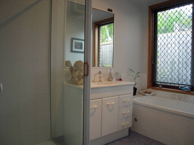 6 Sir Griffith Way, Rural View QLD 4740