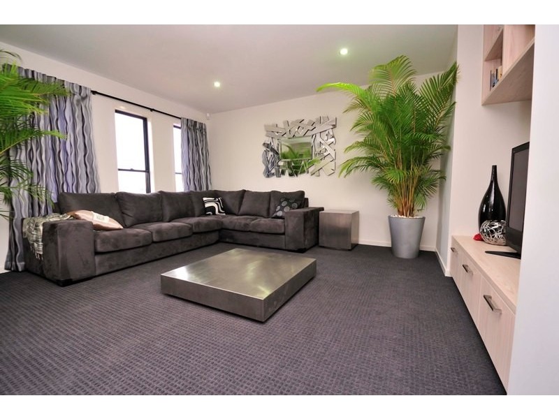 22 Vidar Crescent, Ooralea QLD 4740