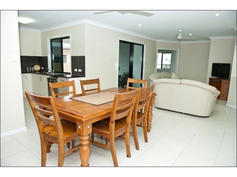 42 Hangan Street, Bucasia QLD 4750