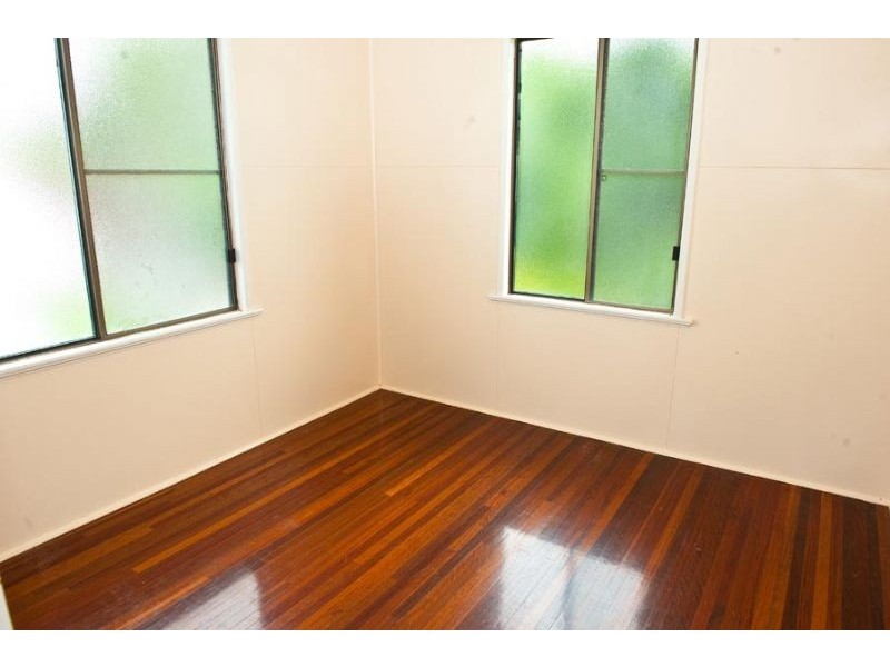 10 Holland Street, West Mackay QLD 4740