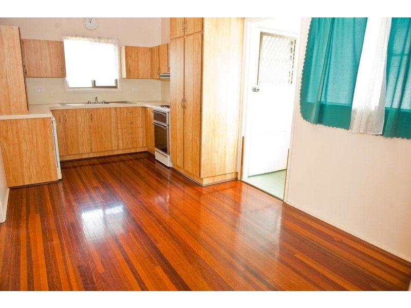 10 Holland Street, West Mackay QLD 4740