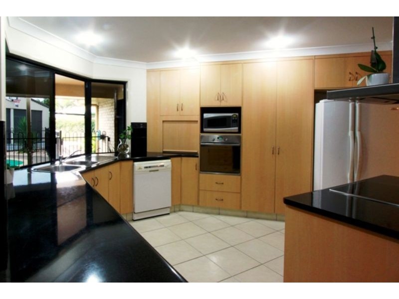 24 Kiwi Court, Ooralea QLD 4740