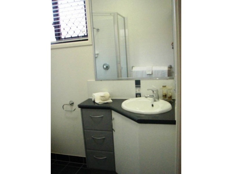 1 Joseph Court, Glenella QLD 4740