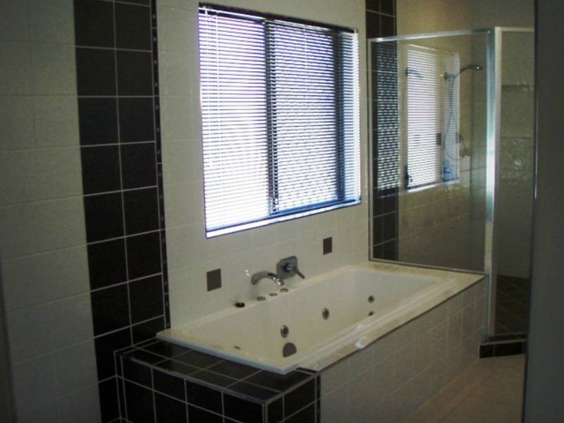 65 Victor Ave, Glenella QLD 4740