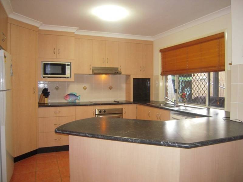 4 Murray Close, Rural View QLD 4740