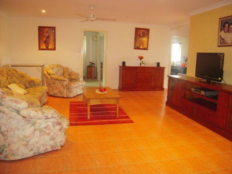 4 Murray Close, Rural View QLD 4740