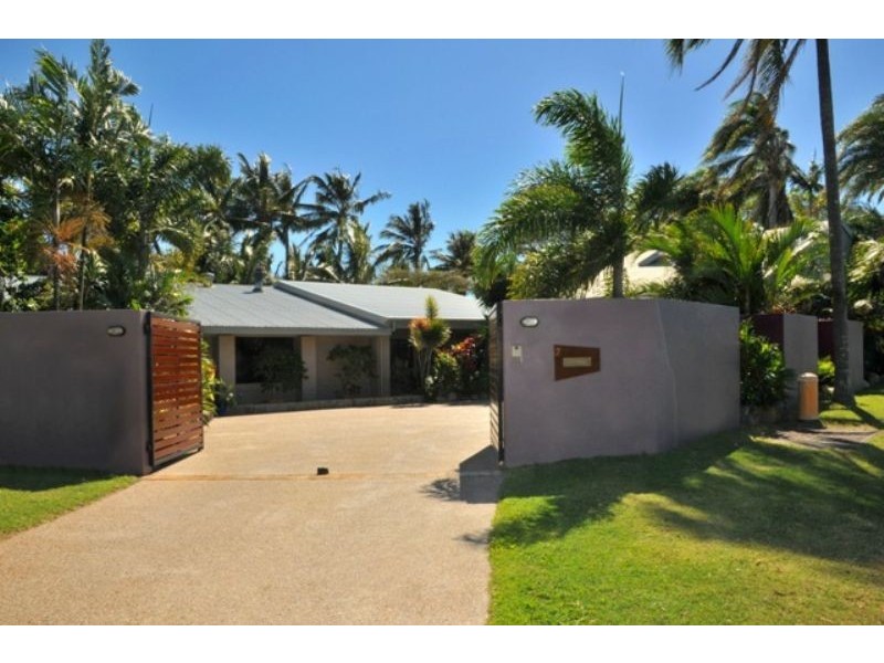 2 Ocean Avenue, Slade Point QLD 4740
