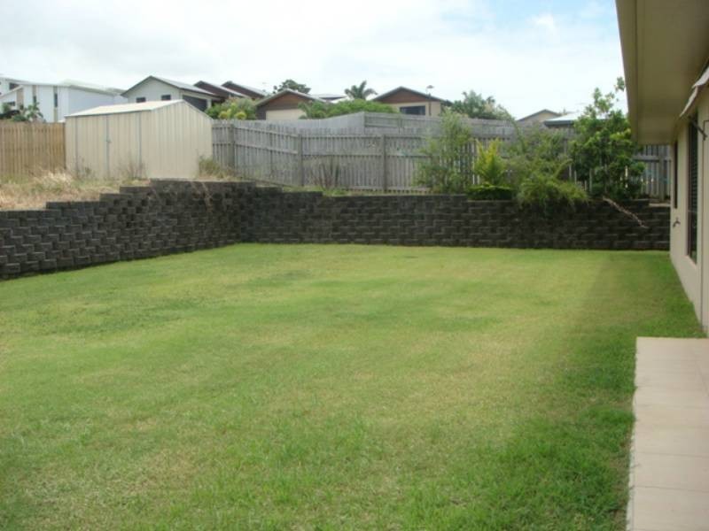 7 Mulcahy Crescent, Eimeo QLD 4740