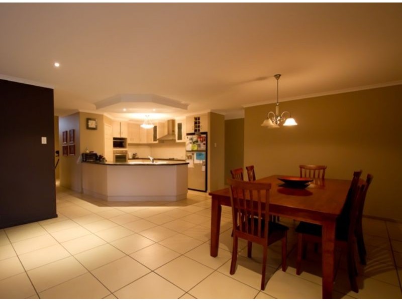 24 Cutfield Street, Glenella QLD 4740
