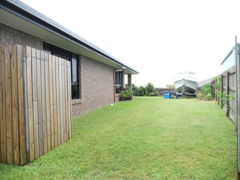 8 Lance Street, Bucasia QLD 4750