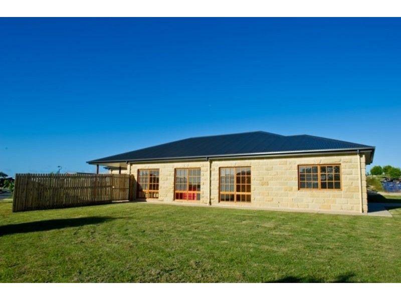 40 Village Crct, Eimeo QLD 4740