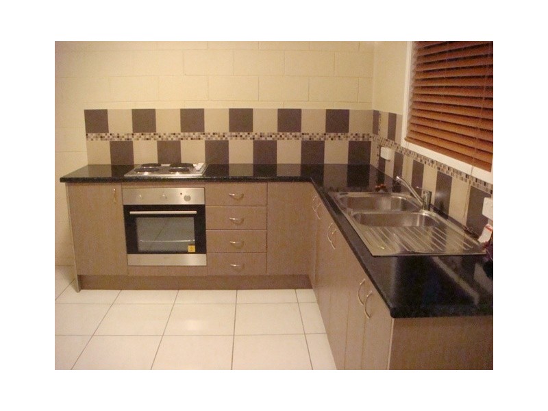 4/221 Evan Street, South Mackay QLD 4740