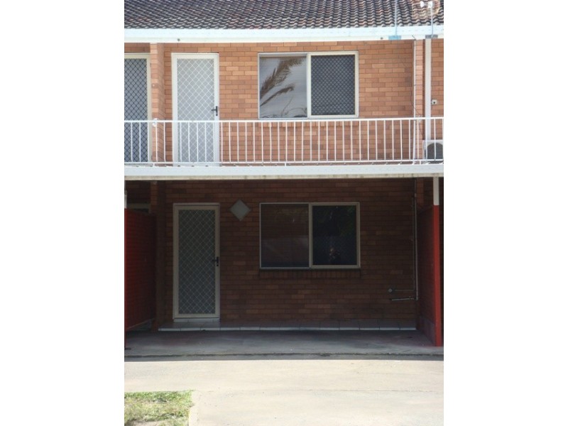 4/221 Evan Street, South Mackay QLD 4740