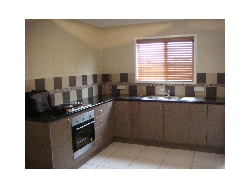 4/221 Evan Street, South Mackay QLD 4740