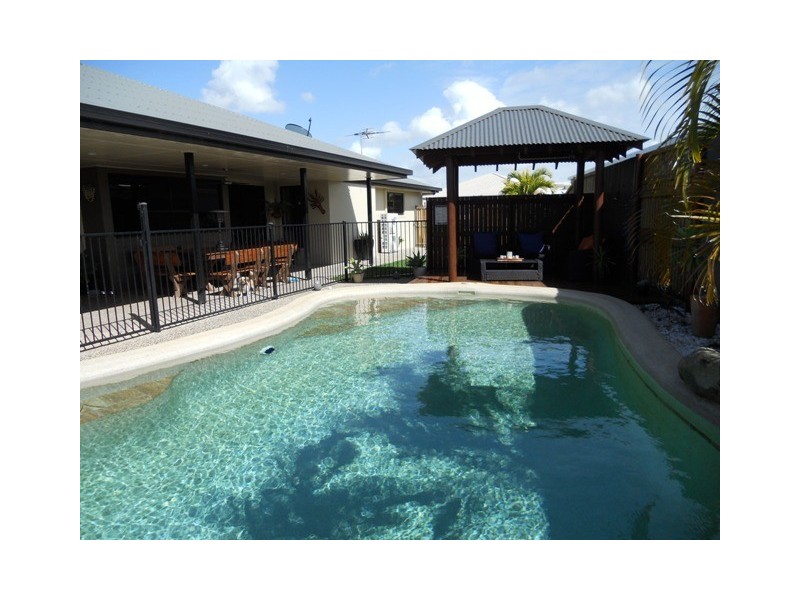 2 Leura Court, Glenella QLD 4740