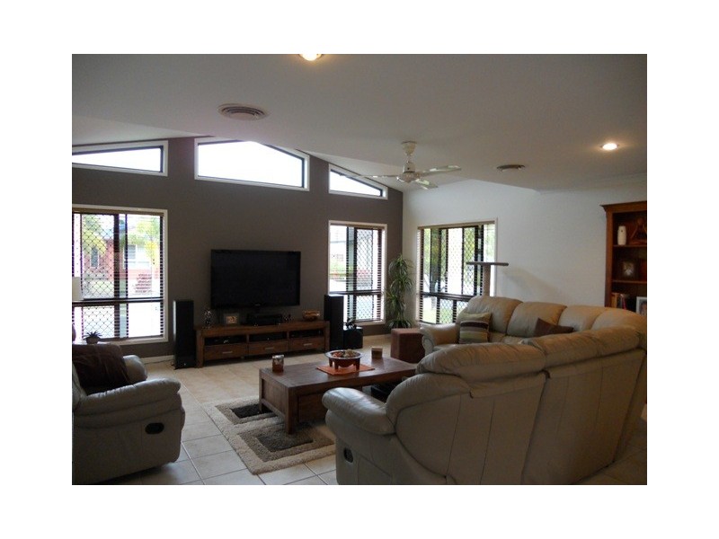 2 Leura Court, Glenella QLD 4740