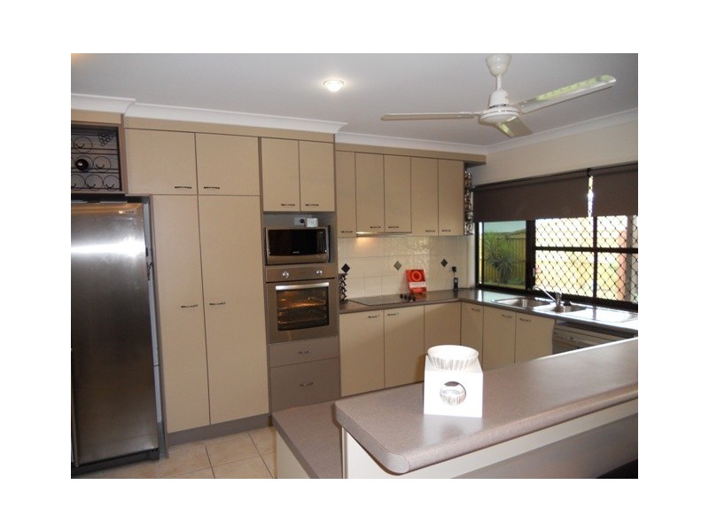 2 Leura Court, Glenella QLD 4740