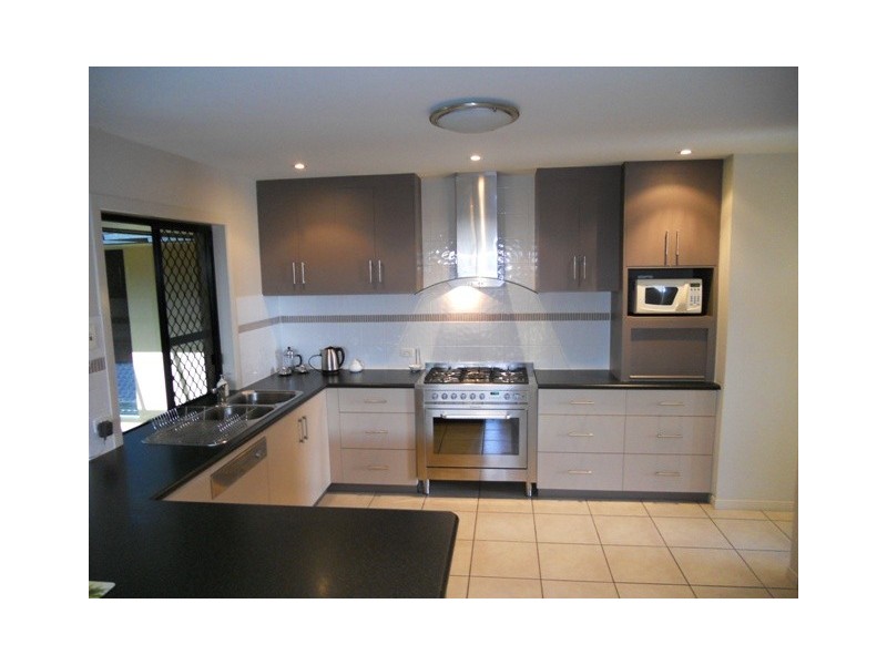 5 Tribute Court, Glenella QLD 4740