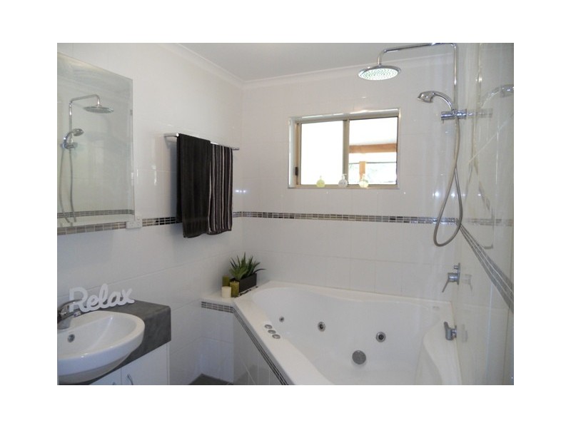 32 Broomdykes Drive, Beaconsfield QLD 4740