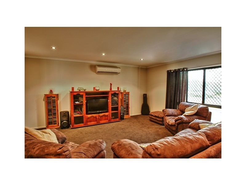 11 Wheeler Drive, Glenella QLD 4740