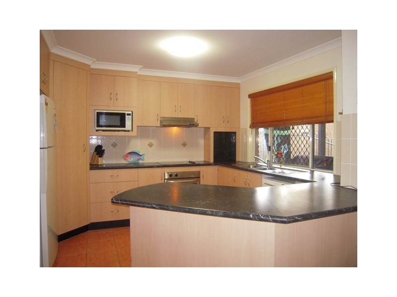 4 Murray Close, Rural View QLD 4740