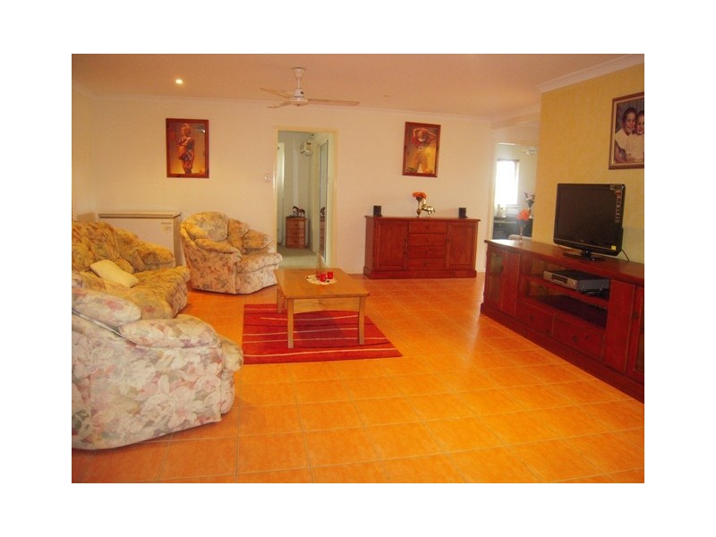 4 Murray Close, Rural View QLD 4740