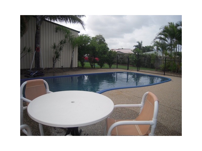 4 Murray Close, Rural View QLD 4740