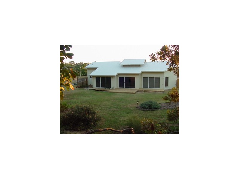 27 Beachside Place, Shoal Point QLD 4750