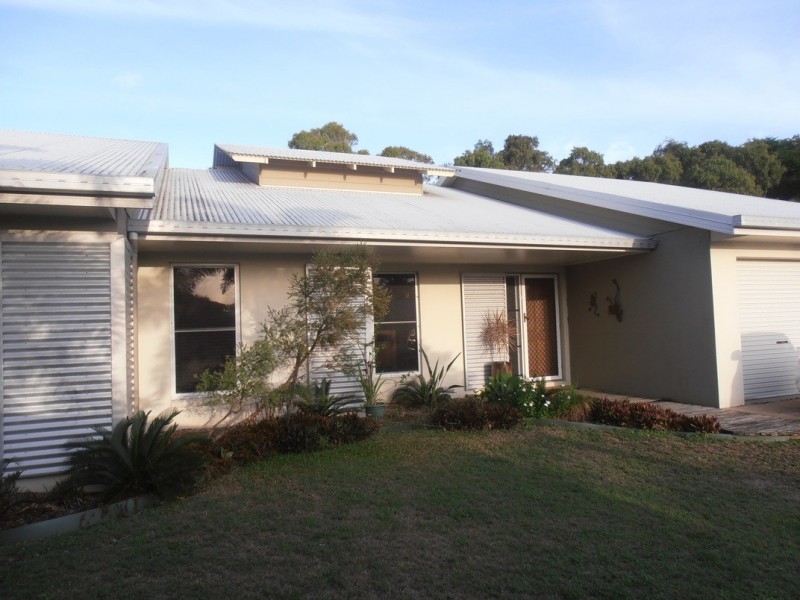27 Beachside Place, Shoal Point QLD 4750