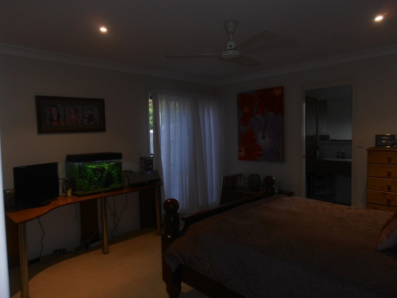 27 Beachside Place, Shoal Point QLD 4750