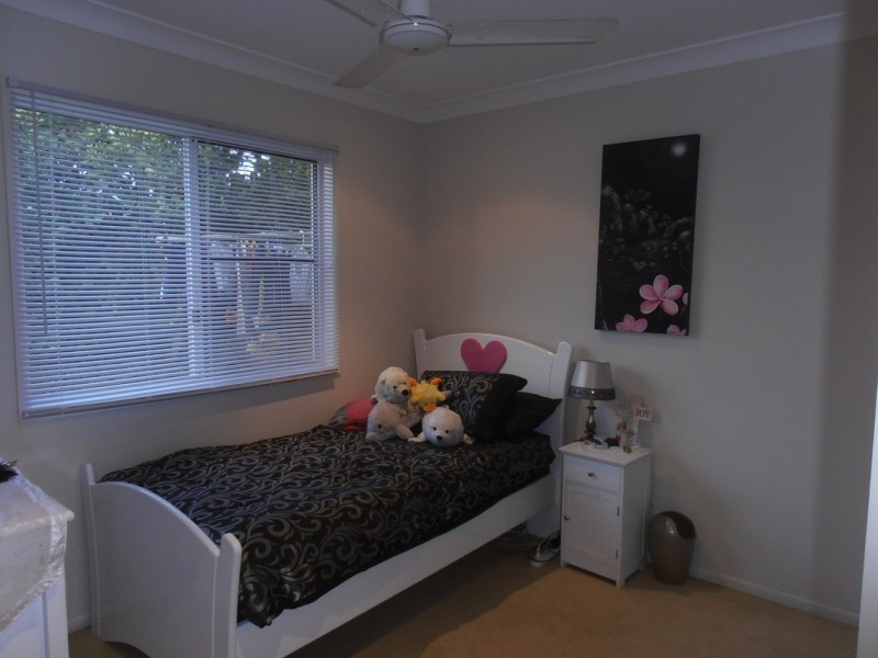 27 Beachside Place, Shoal Point QLD 4750