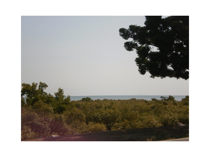 17 Slade Esplanade, Slade Point QLD 4740