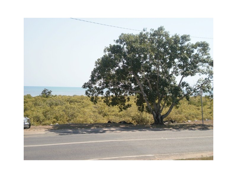 25 Slade Esplanade, Slade Point QLD 4740