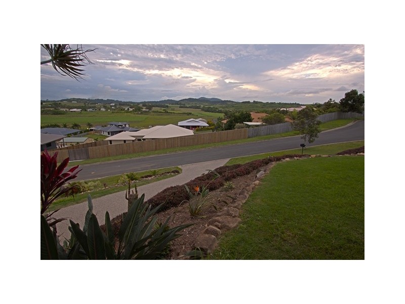6 Essex Court, Rural View QLD 4740