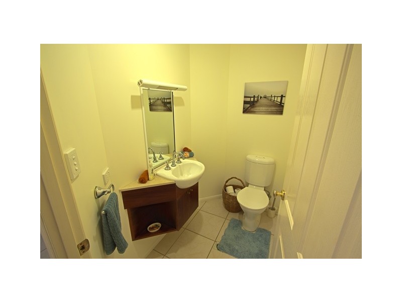 6 Essex Court, Rural View QLD 4740