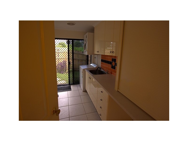 6 Essex Court, Rural View QLD 4740