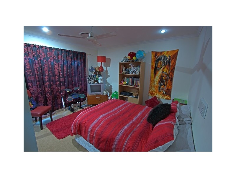 6 Essex Court, Rural View QLD 4740
