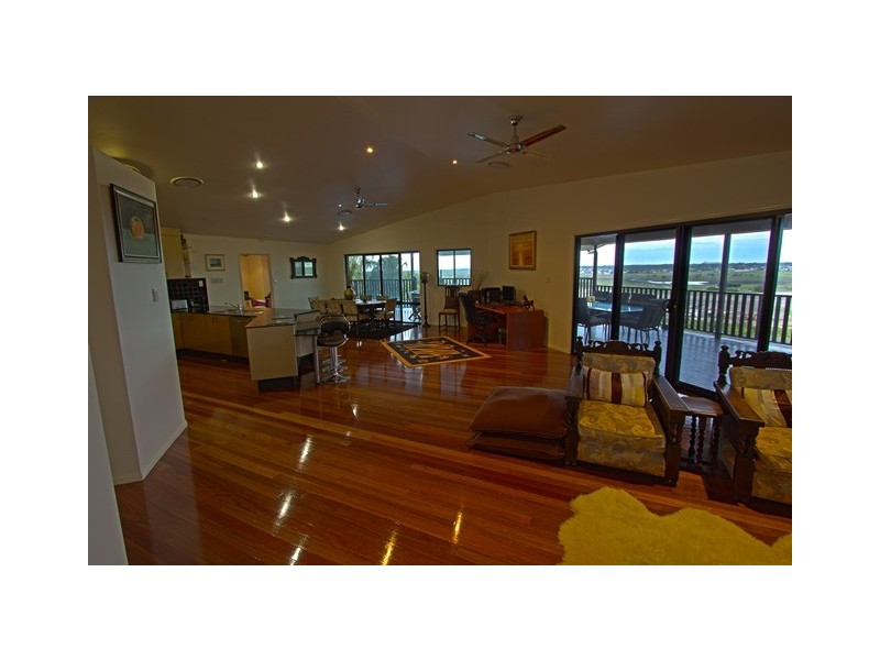 6 Essex Court, Rural View QLD 4740