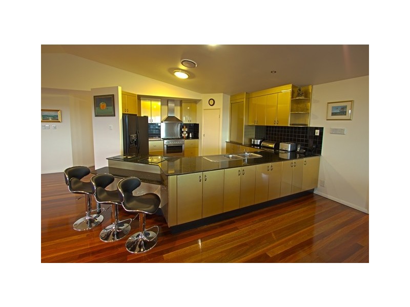6 Essex Court, Rural View QLD 4740