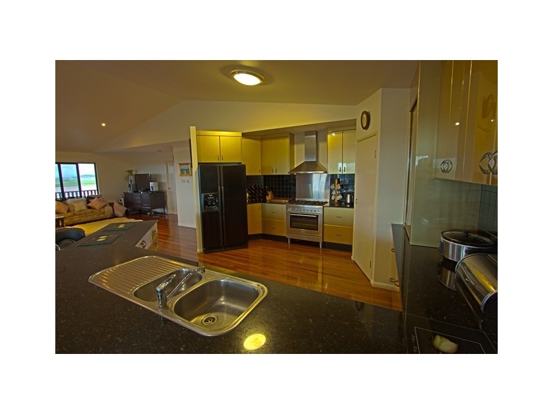 6 Essex Court, Rural View QLD 4740