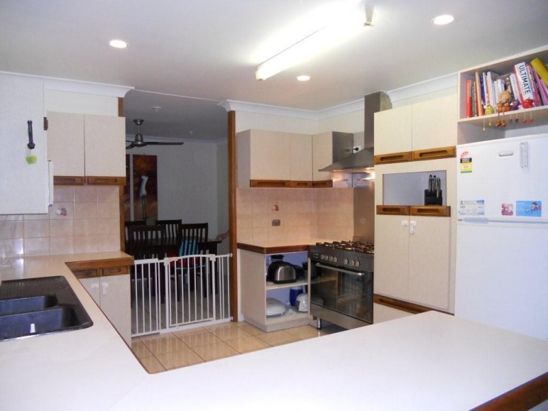 15 Siderial Ct, Oakenden QLD 4741