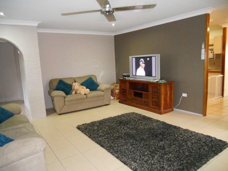 15 Siderial Ct, Oakenden QLD 4741