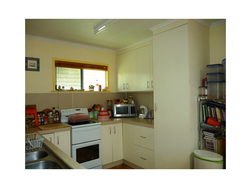 27 Eaglemount Road, Andergrove QLD 4740