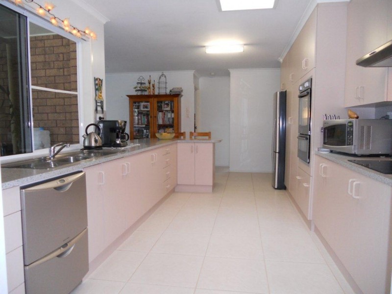 10 Monique Crt, Andergrove QLD 4740